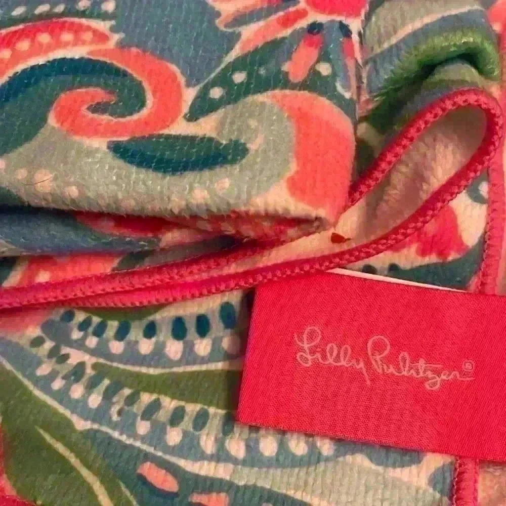 Huge 40 by 70 Lilly Pulitzer beach towel. Beautiful bright  and oh so soft 👙⛱️